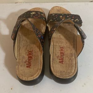 Alegria Women Floral Sandals size 9